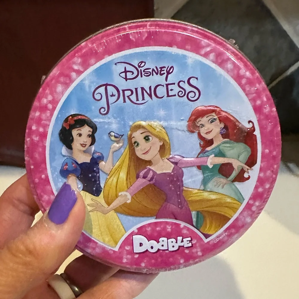 DISNEY PRINCESS DOBBLE SPOT IT ROUND CARD GAME TRAVEL RAPUNZEL SNOW WHITE ARIEL